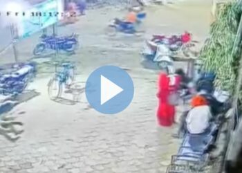 अरे बापरे..! ऑक्सिजन सिलिंडर डोक्यात पडल्याने चिमुकल्याचा मृत्यू, पहा अंगावर काटा आणणारा VIDEO