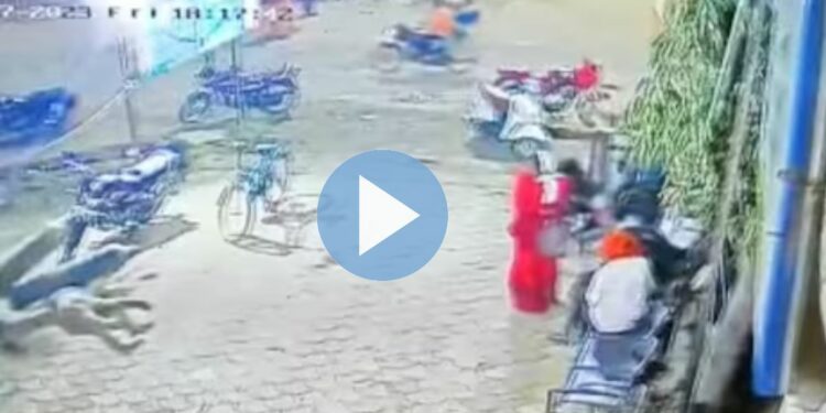 अरे बापरे..! ऑक्सिजन सिलिंडर डोक्यात पडल्याने चिमुकल्याचा मृत्यू, पहा अंगावर काटा आणणारा VIDEO