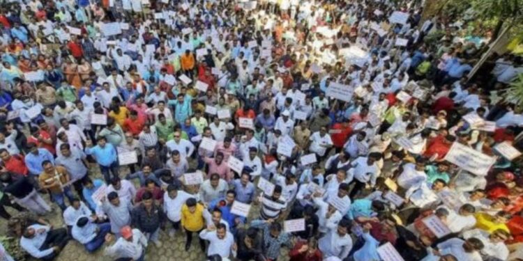 मोठी बातमी ! महाराष्ट्रातीलं ‘हे’ सरकारी कर्मचारी जाणार बेमुदत संपावर