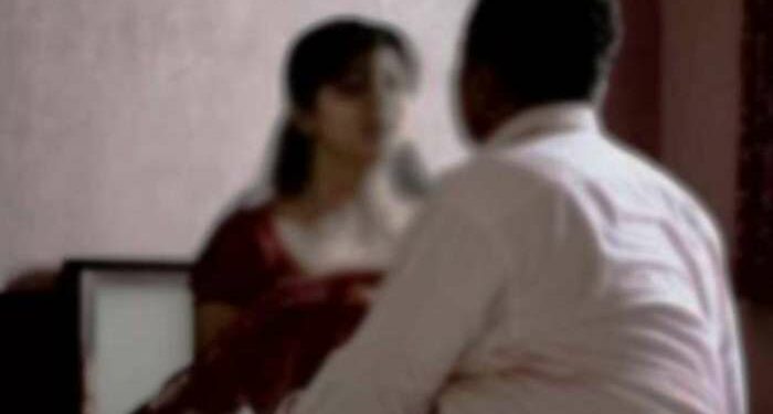 नवरा लग्नाचा वाढदिवस विसरला, मग भडकलेल्या पत्नीने काय केलं वाचा…