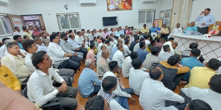 विकास कामांसोबतच व्यक्तिगत लाभाच्या योजनांचा जनतेला लाभ मिळवून द्या- आ.किशोरअप्पा पाटील