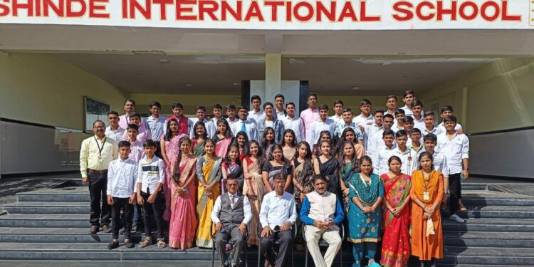 शिंदे इंटरनॅशनल स्कूल मधील दहावीच्या विद्यार्थ्यांना निरोप