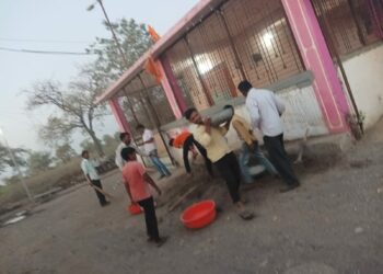 शिवजयंती निमित्त मालदाभाडी गावात स्वच्छता मोहीम ; विद्यार्थ्यांचा स्तुत्य उपक्रम