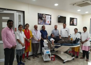 आदरणीय मोठे भाऊ यांच्या श्रद्धावंदन दिना निमित्त मदन लाठी यांचे ८३ वे रक्तदान