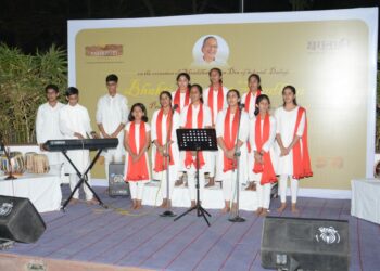 भवरलाल जैन यांना अनुभूती निवासी स्कूलच्या विद्यार्थ्यांकडून ‘भक्ती संगीत संध्ये’ तुन आदरांजली