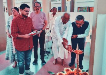 अमुर्त पेंटींग प्रदर्शनाचे थाटात उद्घाटन, चित्रातून वेगळा आनंद मिळतो : अशोक जैन