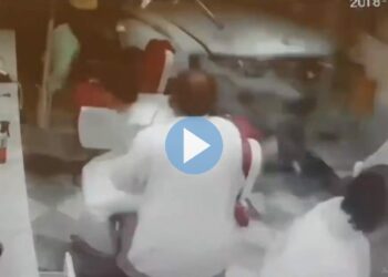 अरे बापरे..! भिंत तोडून कार सलूनच्या दुकानात घुसली, पहा घटनेचा थरारक VIDEO