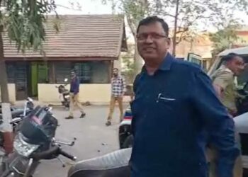 तत्कालीन सरकारी वकील अ‍ॅड. प्रवीण चव्हाणांना पोलिसांनी घेतलं ताब्यात ; नेमकं प्रकरण काय?