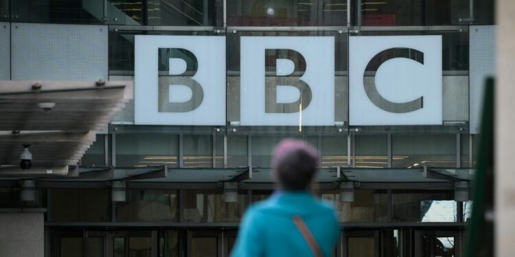 मोठी बातमी! बीबीसीच्या दिल्ली-मुंबई कार्यालयांवर आयकर विभागाची छापेमारी, सर्व कर्मचाऱ्यांना फोन जप्त