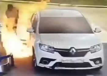 पेट्रोल पंपावर सिगरेट ओढणं महागात पडले ; हा व्हिडीओ पाहून उडतील हौश