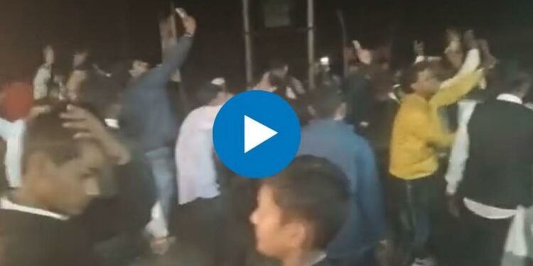 भरधाव कारने वरातीत नाचणाऱ्या लोकांना उडवले ; घटनेचा थरार व्हिडीओ व्हायरल