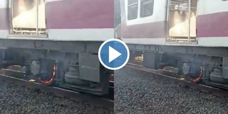 VIDEO मुंबईत द बर्निंग ट्रेनचा थरार! धूर निघू लागताच अन्…