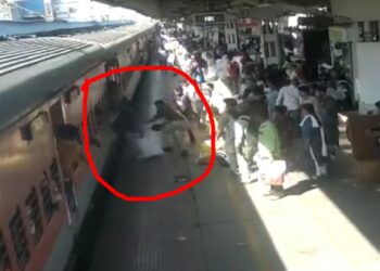 पवन एक्सप्रेसमध्ये चढताना प्रवाशाचा गेला तोल अन्… घटनेचा थरार VIDEO समोर