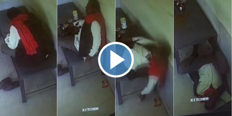 जेवण करताना असता टोल कर्मचाऱ्याचा अवघ्या 2 सेकंदात झाला मृत्यू ; पहा मृत्यूचा LIVE VIDEO