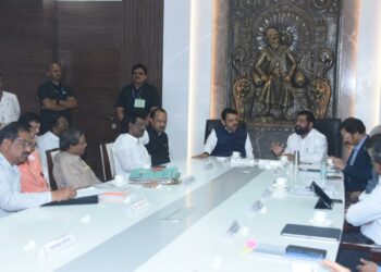 राज्यातील सरकारी कर्मचारी आक्रमक ; मध्यरात्रीपासून बेमुदत संपावर