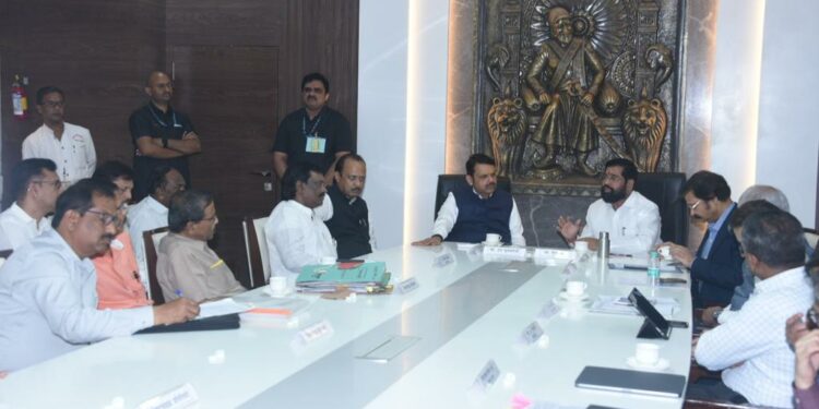 राज्यातील सरकारी कर्मचारी आक्रमक ; मध्यरात्रीपासून बेमुदत संपावर