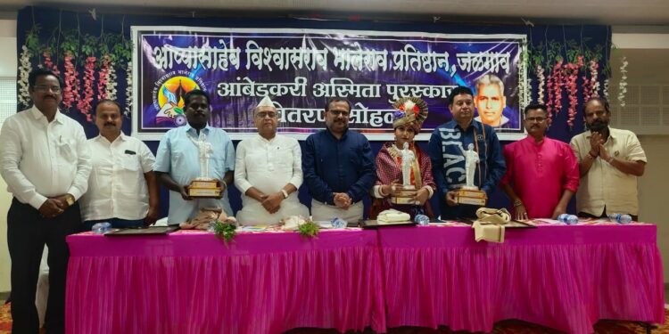 सीमा पाटील, नितीन चंदनशिवे, विधीतज्ञ राजेश झाल्टे पुरस्काराने सन्मानीत