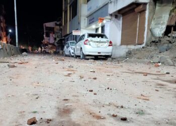 जळगावातील मंत्र्यांचे निवासस्थान असलेल्या गावी दोन गटात तुफान वाद : रस्त्यावर दगड, काचांचा खच