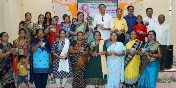 महिला दिन सप्ताह निमित्त योग व निसर्गोपचार मोफत आरोग्य शिबिर संपन्न