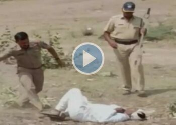 चोपडा: मुलाला कॉपी पुरविण्याचा प्रयत्न फसला ; पोलिसांनी पालकाला दिला चोप, Video व्हायरल