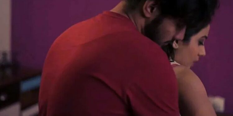 नात्याला काळीमा फासणारी घटना! विधवा वहिनी रात्री झोपली होती, दीर आला अन्…