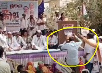 रोहिणी खडसेंचं भाषण सुरू असतानाच शेतकऱ्याने ओतलं अंगावर पेट्रोल अन्…