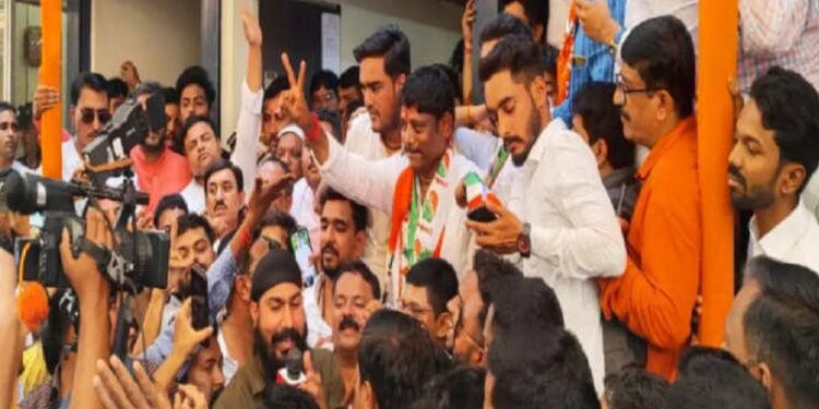 कसब्याच्या पोटनिवडणुकीत भाजपला मोठा धक्का ; काँग्रेसच्या रवींद्र धंगेकरांचा ऐतिहासिक विजय