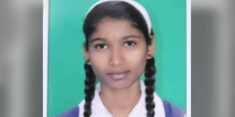 धक्कादायक! १९ वर्षीय मुलीने घेतला गळफास ; आत्महत्येपूर्वी लिहिल्या २ सुसाईड नोट