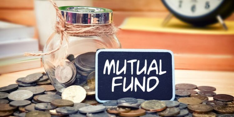 मुलांच्या भविष्यासाठी गुंतवणूक करण्याचा विचार करताय? मग म्युच्युअल फंड योजना आहे उत्तम, जबरदस्त परतावा मिळेल!