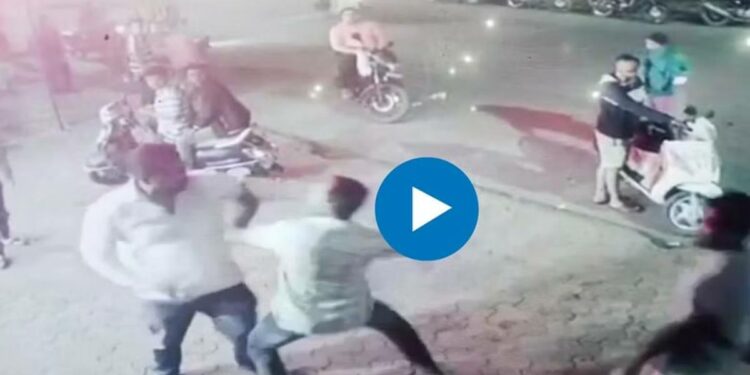 कोयता गँग धुमाकूळ : केकचे पैसे मागितल्याने दुकानदारावर हल्ला, धडकी भरवणारा Video व्हायरल