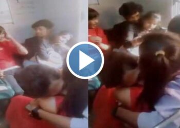 अरेरे..! मुंबई लोकलमध्ये प्रेमी युगुलाचा रोमान्स; Video झाला व्हायरल