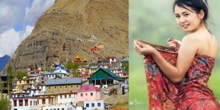 भारतातील असं गाव जिथे महिला कपडे घालत नाहीत, पुरुषांसाठीही आहेत कठोर नियम
