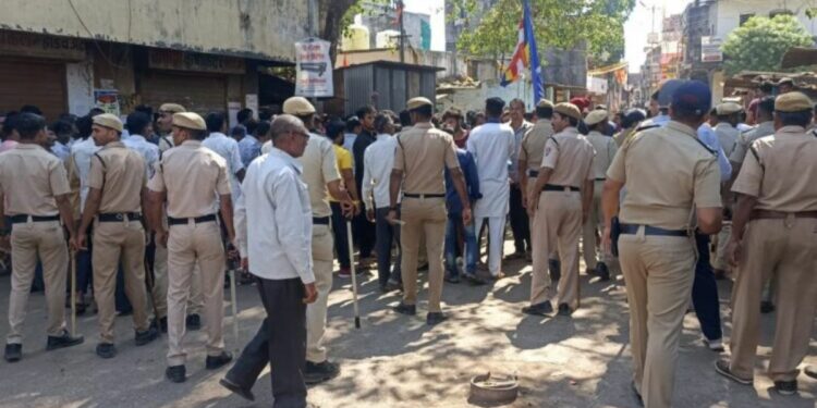 डॉ. बाबासाहेब आंबेडकरांच्या जयंती फलकाची विटंबना, दहिगावमध्ये तणावपूर्ण वातावरण