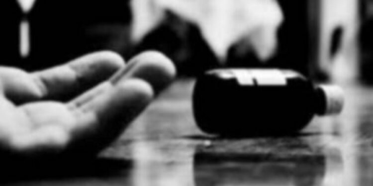 अरे बापरे..! एकाच कुटुंबातील तिघांनी उचललं टोकाचं पाऊल, जळगाव तालुक्यातील धक्कादायक घटना