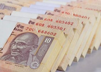 तुम्हालाही लग्नात 10 रुपयांच्या कोऱ्या नोटाचं बंडल हवेय? ही बँक ग्राहकांना फोन करून देतेय?