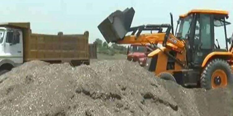 अवैध उत्खनन व अवैध वाहतूक रोखण्याकरीता महसूल विभागाचा मोठा निर्णय ; जिल्हाधिकाऱ्यांनी काढले पत्र..