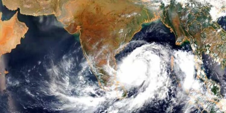 यंदाचं पहिले चक्रीवादळ बंगालच्या उपसागरात धडकणार? IMD ने दिला हा इशारा