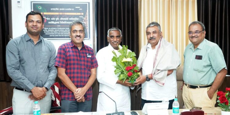 इंडियन मेडिकल असोसिएशनचे राष्ट्रीय सदस्य डॉ.मंगेश पाटे यांचा गोदावरीत सत्कार