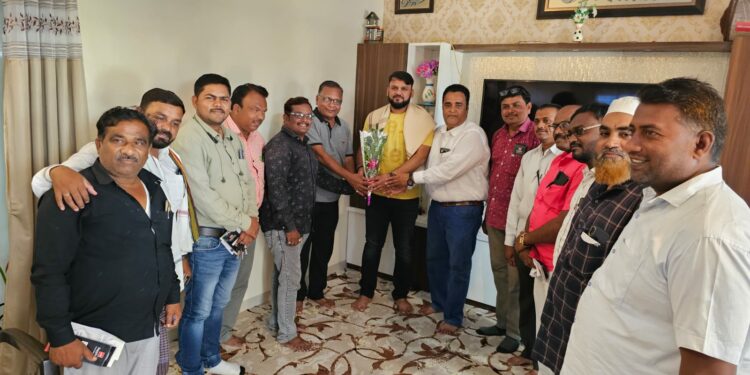 जात पात व धर्म न पाळणारा कोरोना काळातील रुग्णांना ऑक्सिजन पुरवून संजिवनी देणारे योध्दा अबूलेस शेख