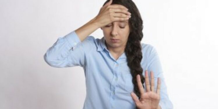 बदलत्या ऋतूमध्ये शरीराला अशक्तपणा जाणवतोय? मग या गोष्टींची विशेष काळजी घ्या