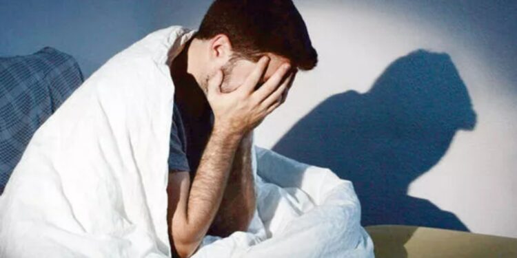 Health News : रात्री झोपण्यापूर्वी चुकूनही ‘या’ गोष्टी खाऊ नका ; अन्यथा..