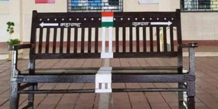 जळगाव-सुरत लाईनवर आहे देशाचे अनोखे रेल्वे स्थानक ; तुम्हाला माहितीय का? नसेल तर घ्या जाणून