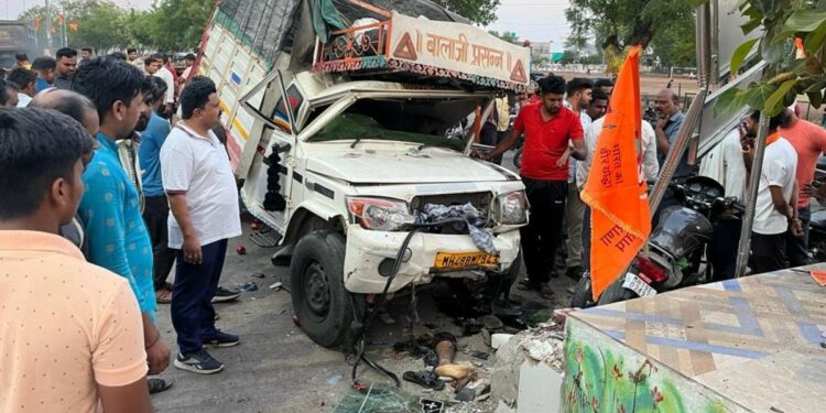 अरे बापरे! पाचोऱ्यात भरधाव पिकअपची चौघांना धडक ; पायाचे तुकडे होऊन जागीच पडले