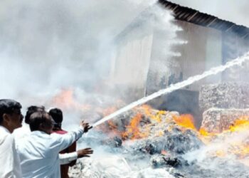 सुनसगाव येथील पेपर मीलला भीषण आग ; लाखों रूपयांचे नुकसान