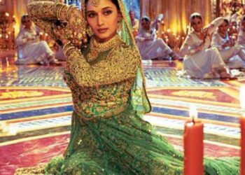 ‘या’ कपड्यांची किंमत लाखो, करोडोंमध्ये असते, पण चित्रपटाचं शुटिंग संपल्यानंतर या कपड्यांचं काय होतं ?