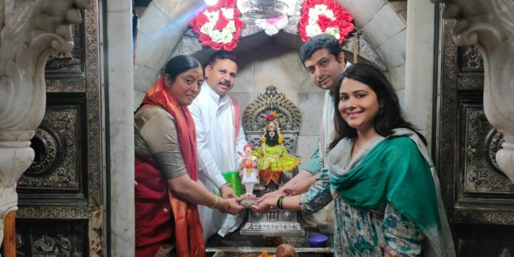 भोळे परिवारांनी घेतले पांडुरंगाचे व केशवराय श्री नामदेव मंदिराचे दर्शन