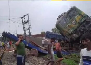 रेल्वचा आणखी एक भीषण अपघात, दोन मालगाड्या एकमेकांवर आदळल्या ; अपघाताचा Video व्हायरल