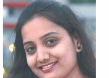 वडील कामावर जाताच मुलीने घेतला गळफास, पोलिसांना आढळली सुसाईट नोट