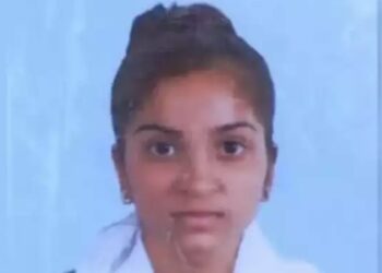 कॉलेजला जाते म्हणून घरातून बाहेर गेली, नंतर विहिरीत घेतली उडी ; मुलीच्या आत्महत्येने कुटुंबीय हादरले