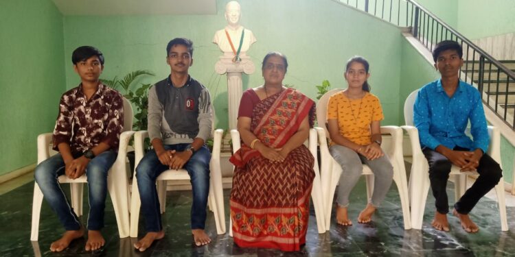 अनुभूती इंग्लिश मिडीअम स्कूलचे १०० टक्के विद्यार्थी फर्स्ट क्लासमध्ये पास